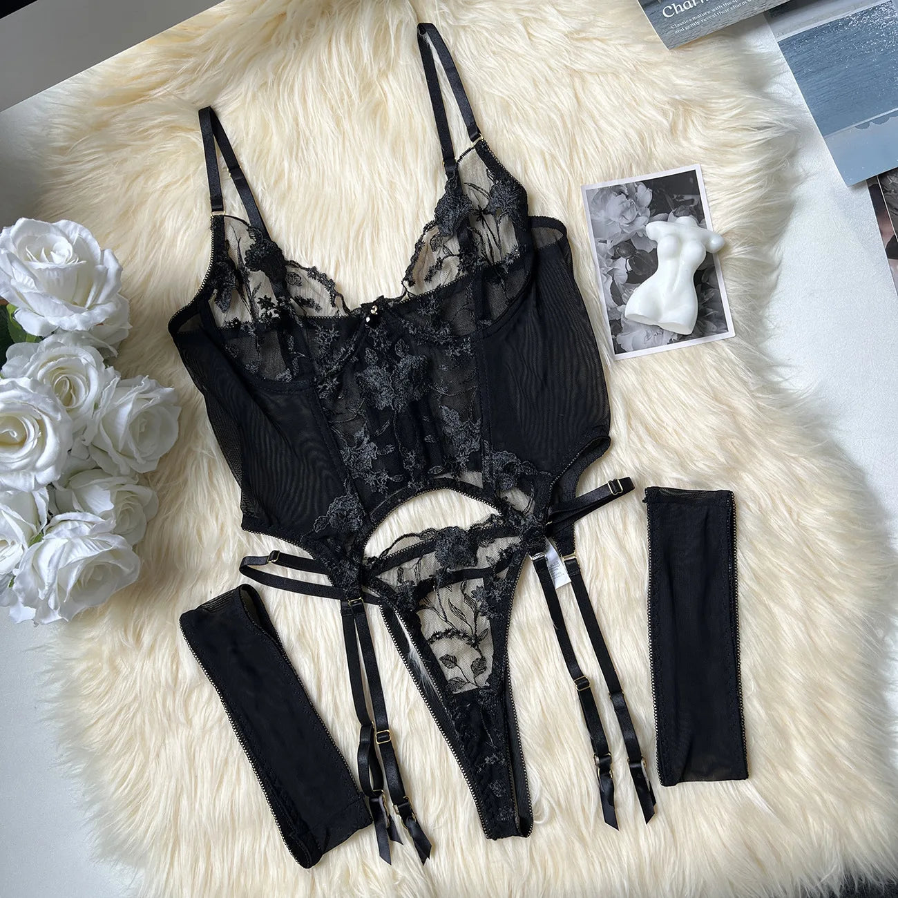 FLORA'S LINGERIE SET